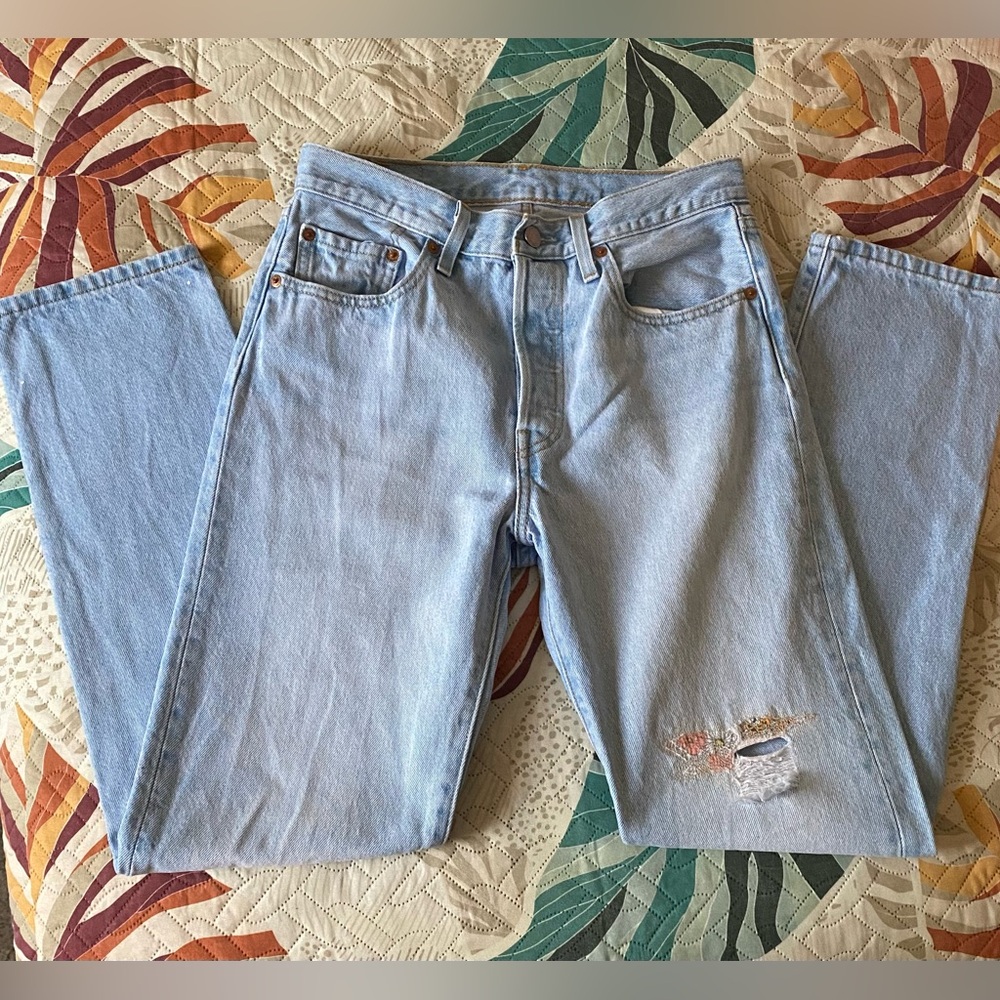 Levi’s light wash jeans 501